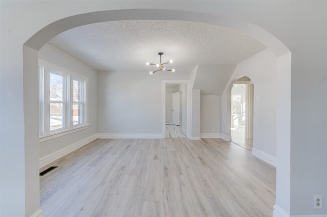 Foto del edificio - 8373 Elmore Ave