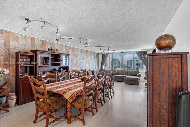 Foto del edificio - 5401 Collins Ave