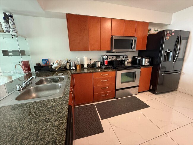Building Photo - 1200 Brickell Bay Dr