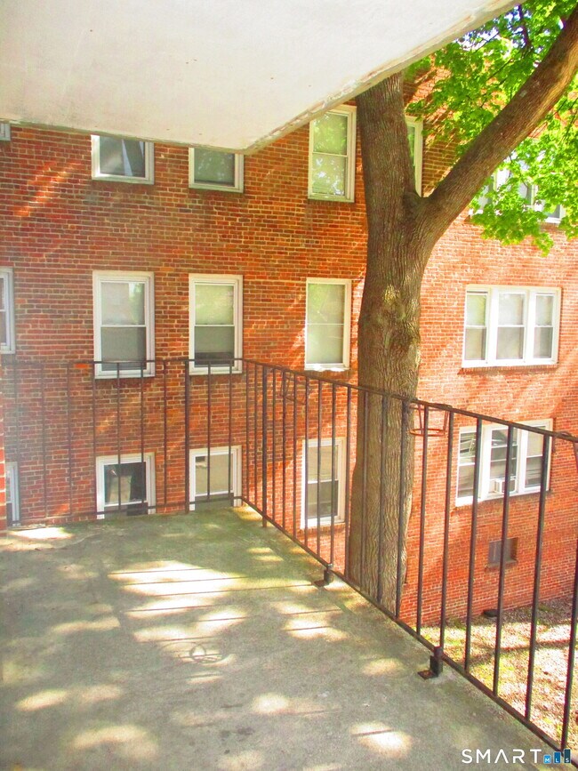 Foto del edificio - 87 Glenbrook Rd