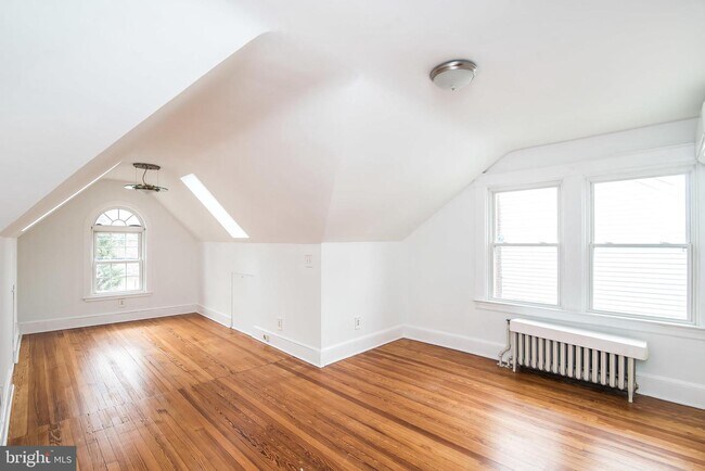 Building Photo - 5112 Shelbourne Rd