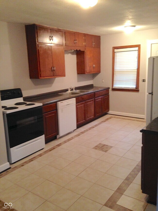 Foto del edificio - 5039 Hillside Ave