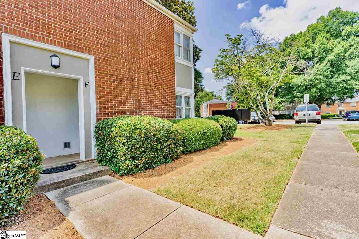 Primary Photo - 100 Lewis Dr