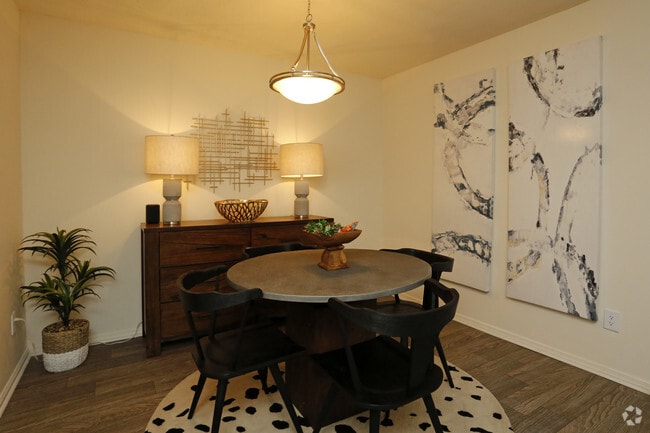 2BR,1BA - Huntleigh Woods