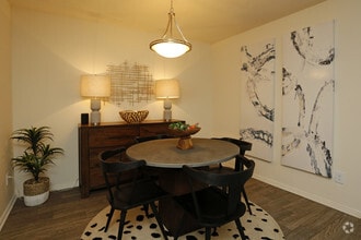 2BR,1BA - Huntleigh Woods