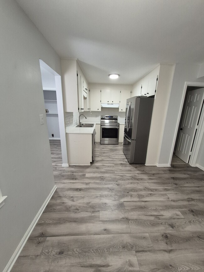 Building Photo - 130 Springdale Ct