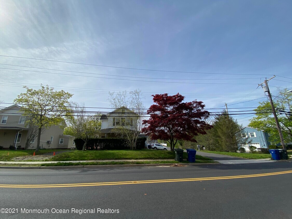 Primary Photo - 372 W Park Ave