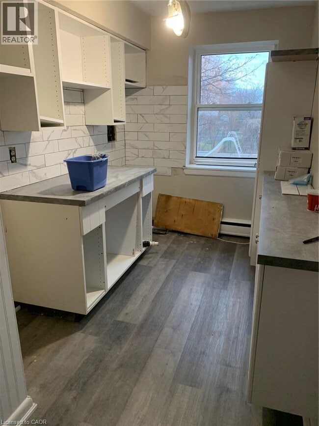 Building Photo - 7 Applewood Ave