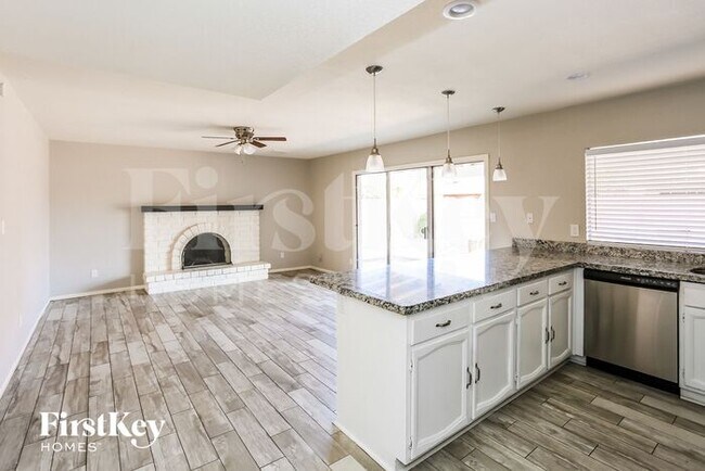 Building Photo - 5240 W Desert Cove Ave