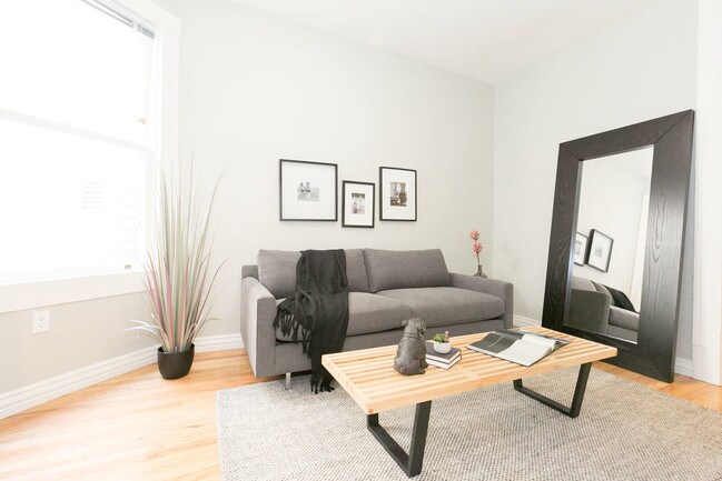 Building Photo - 1060 Pine St