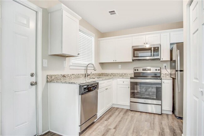 Foto del edificio - 1742 Lynn Ln