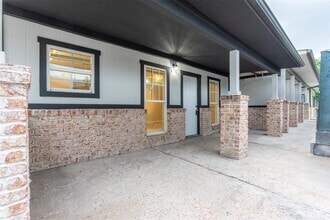 Building Photo - 2127 Maximilian St