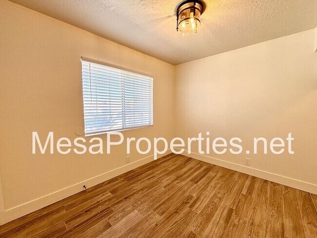 Foto del edificio - 15011 Bear Valley Rd