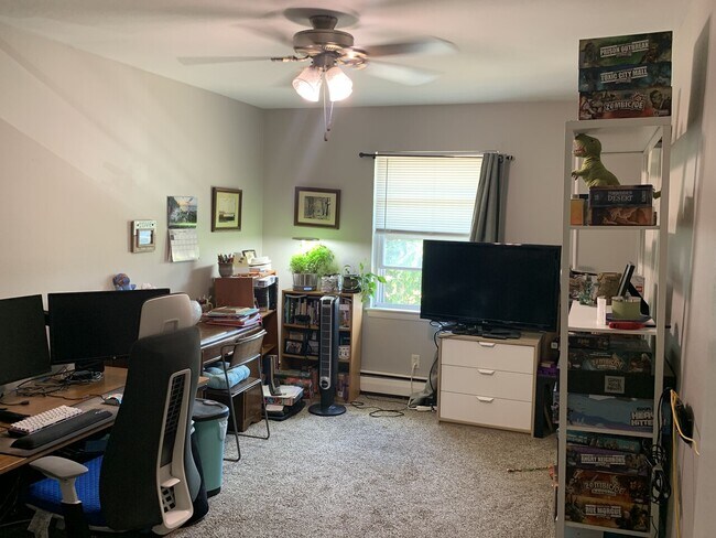 Building Photo - Bluemound Townhomes Unit 12115