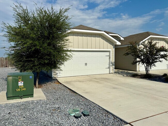 Foto del edificio - Luxury 3-bedroom, 2-bathroom Duplex in Seg...