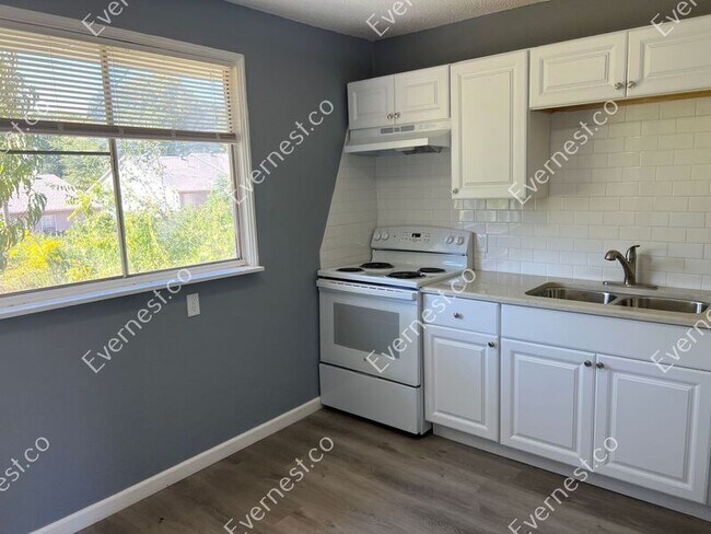 Foto del edificio - 41 Hiland Pl