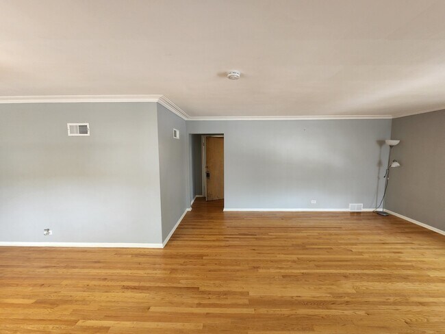 Building Photo - 6300 N Albany Ave