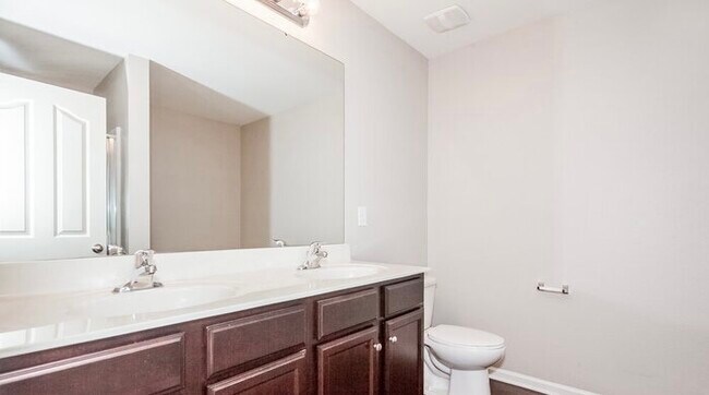 Foto del edificio - 4905 Broad Leaf Ct