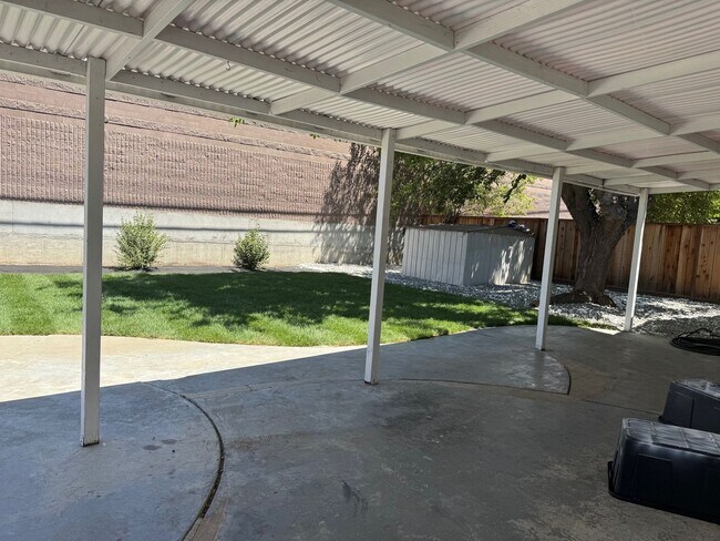 Building Photo - Remodeled 5 bedroom with new landscaping a...