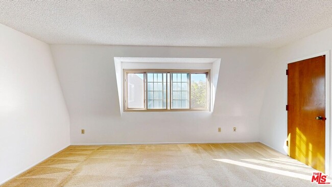 Building Photo - 8120 Redlands St