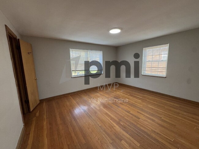 Foto del edificio - 2135 Ridgeview Rd