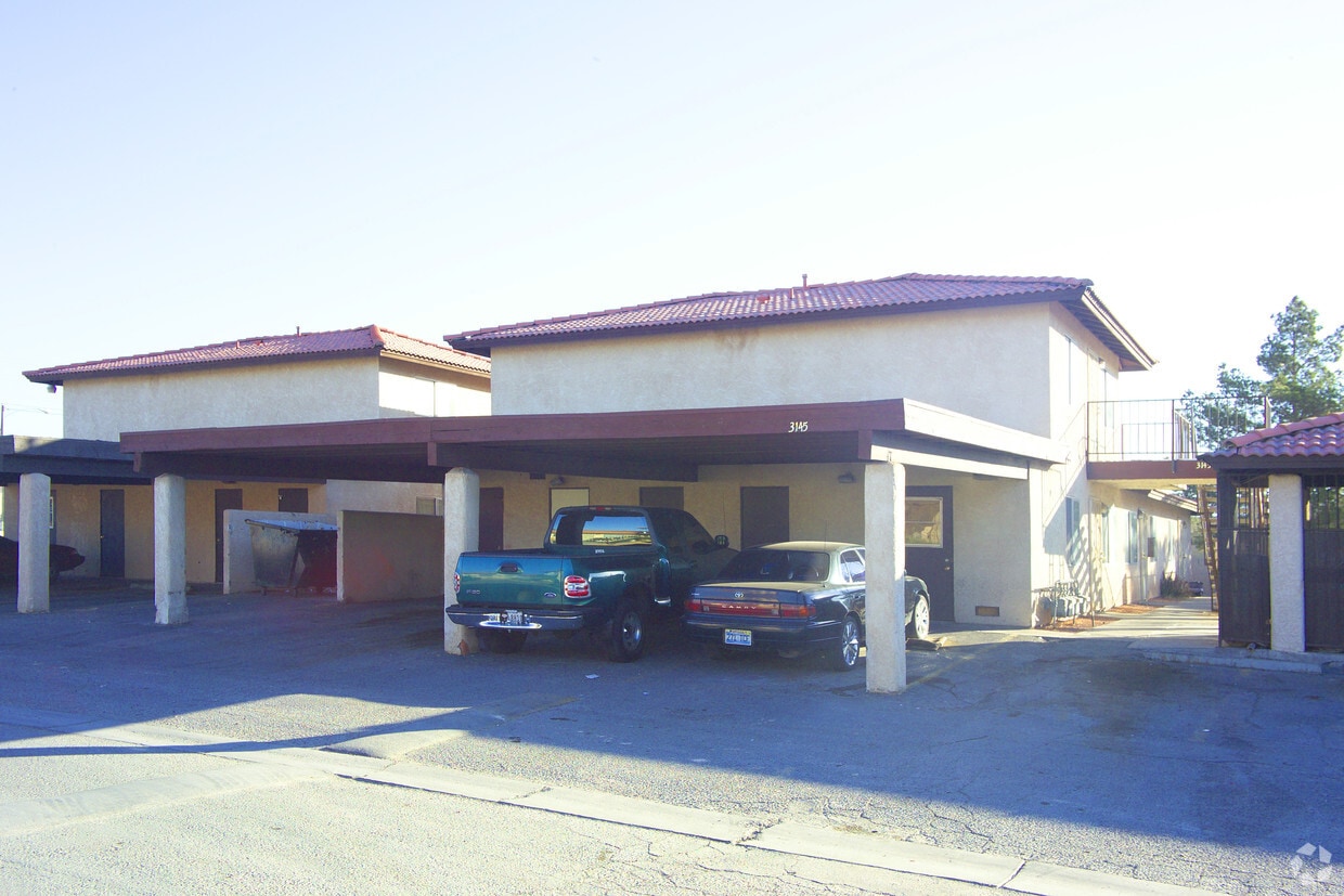 Building Photo - 3145 Walnut Rd