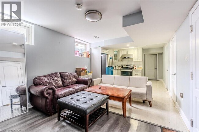 Building Photo - 643 Doon S Dr