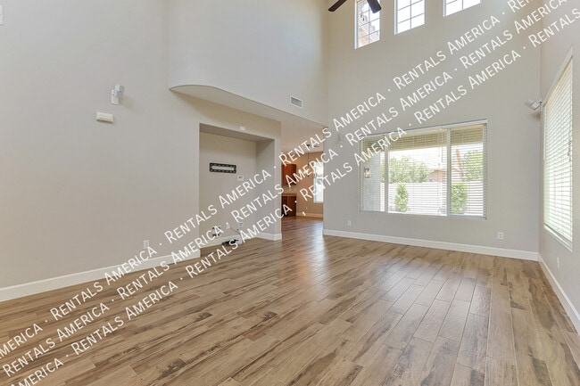 Building Photo - 3424 E Palo Verde St