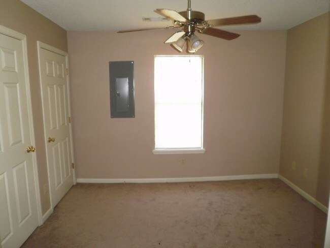 Building Photo - Washer and Dryer Furnished