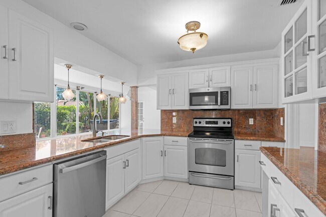 Foto del edificio - 899 NW 6th Dr