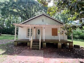 Building Photo - 720 Searcy Ave