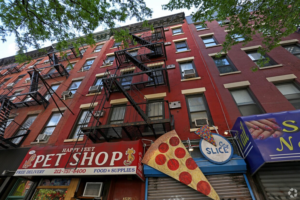 Primary Photo - 754 Tenth Ave