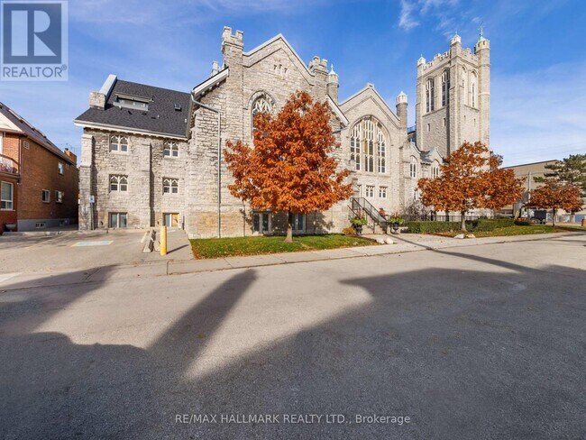 Photo du bâtiment - 384 Sunnyside Ave