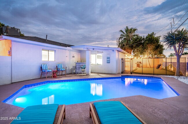Foto del edificio - 2530 N 68th Pl
