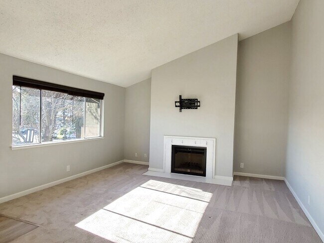 Building Photo - Upstairs Condo with 2 Car Garage, Fresh Pa...