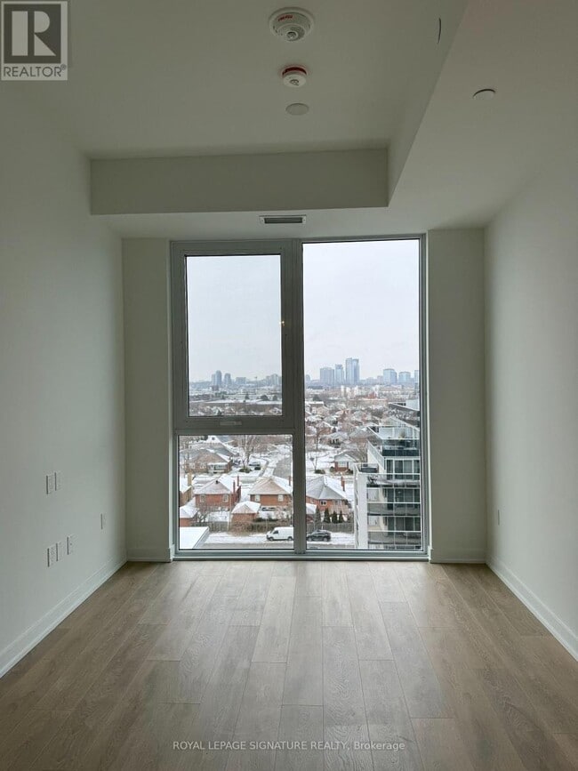 Building Photo - 1037 The Queensway