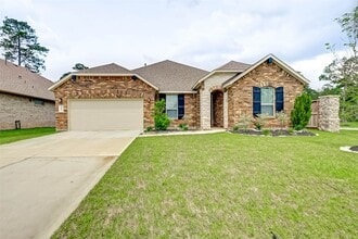 Building Photo - 14111 Lake Lodge Dr