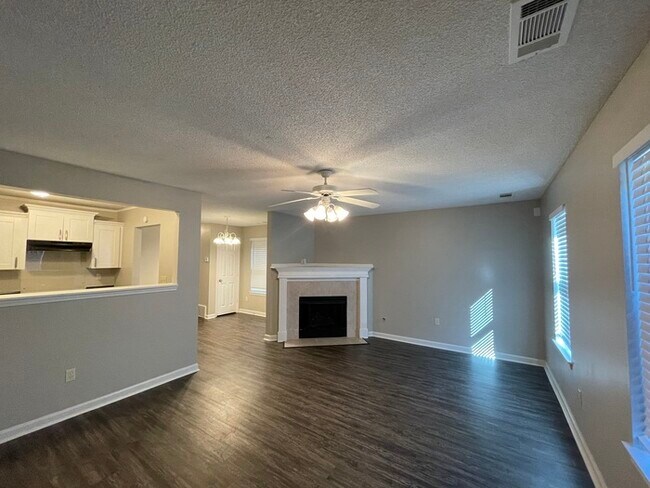 Foto del edificio - 7178 Charlton Way - Available Now!