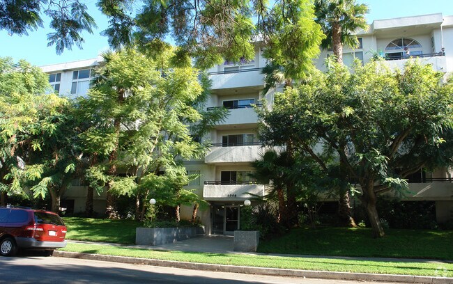 Building Photo - 1508 Veteran Ave