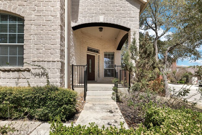 Foto del edificio - ***APPLICATION CURRENTLY UNDER REVIEW***Spacious & Stylish Living in a Premier Gated Community