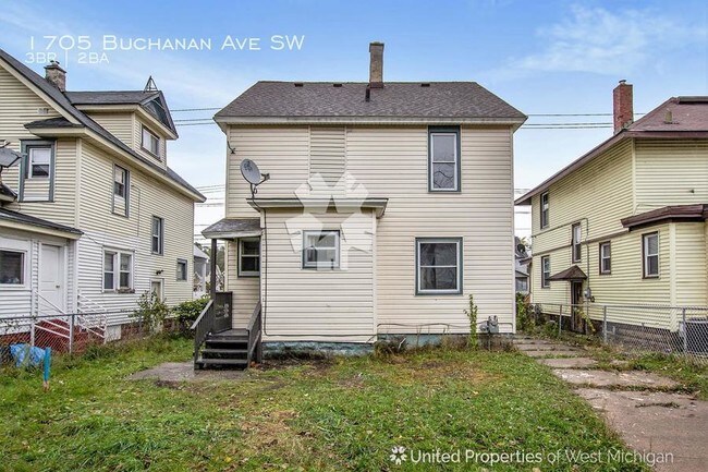 Building Photo - Newly Remodeled Single Family Home!