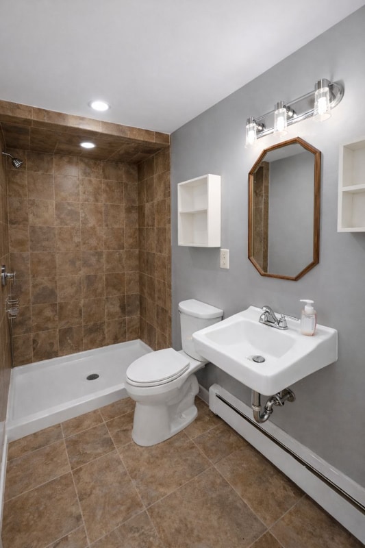 Building Photo - 131 Main St