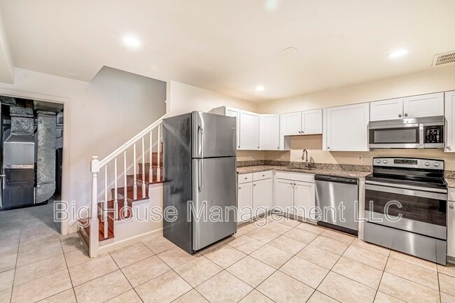 Foto del edificio - 1302 Hillsway Ct