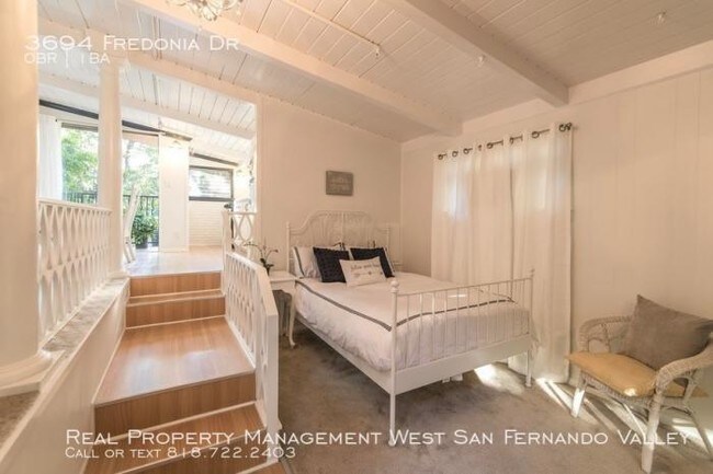 Building Photo - bedroom in Studio City CA 90068
