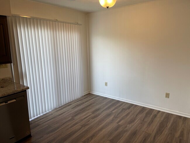 Dinning - 120 Highland Hills Dr