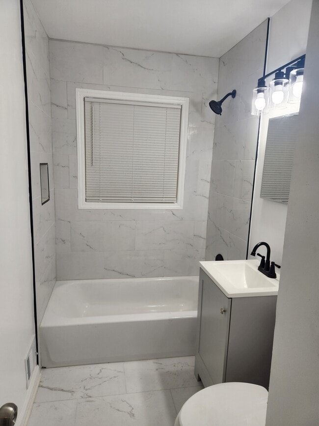 Building Photo - 2511 Millvale Ave