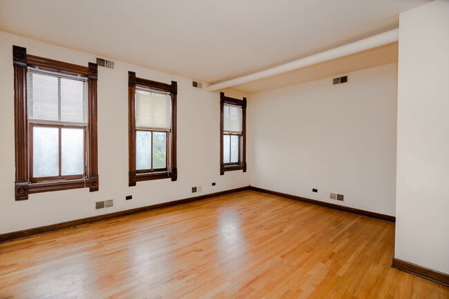 Building Photo - 959 W Armitage Ave