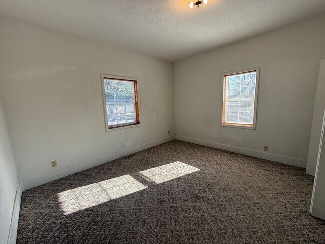 Foto del edificio - 2 bedroom, 1 bathroom home ready to rent!