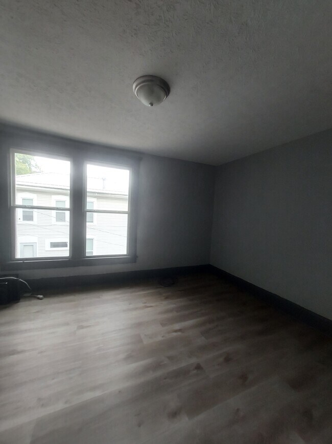 Foto del edificio - 279 Hudson Ave