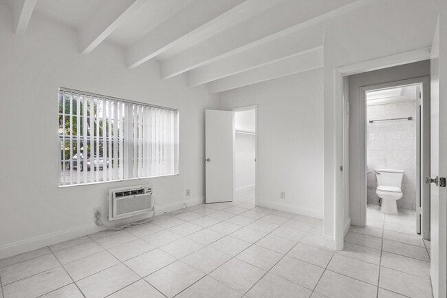 Building Photo - 330 NW 20th St